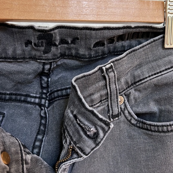 Skinny Jeans with cute button detailing - Picture 4 of 6